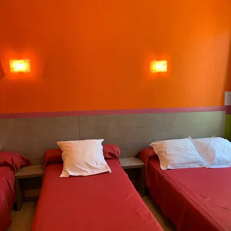 Des Voyageurs Chez Betty Hotel